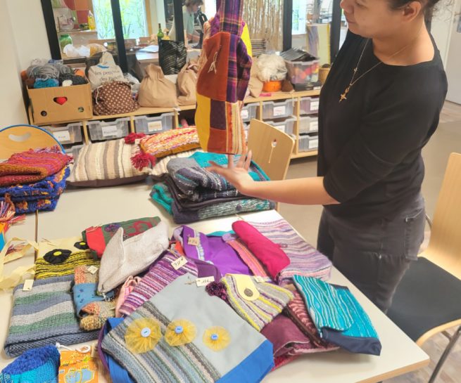 Sacs réalisés grâce au tissage des résidents